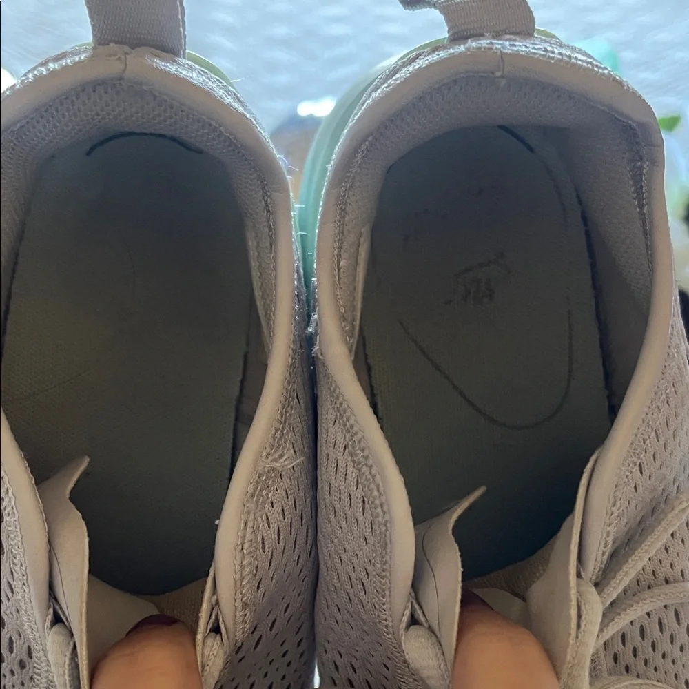 Nike Air Max Light Gray and Green Sneakers - Picture 10 of 13